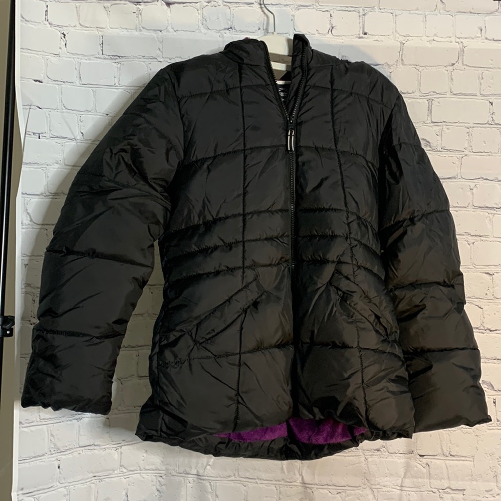 Black puffer with purple fur on the inside